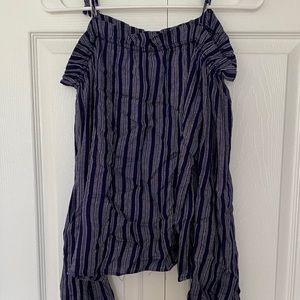 Off-the-shoulder long sleeve shirt